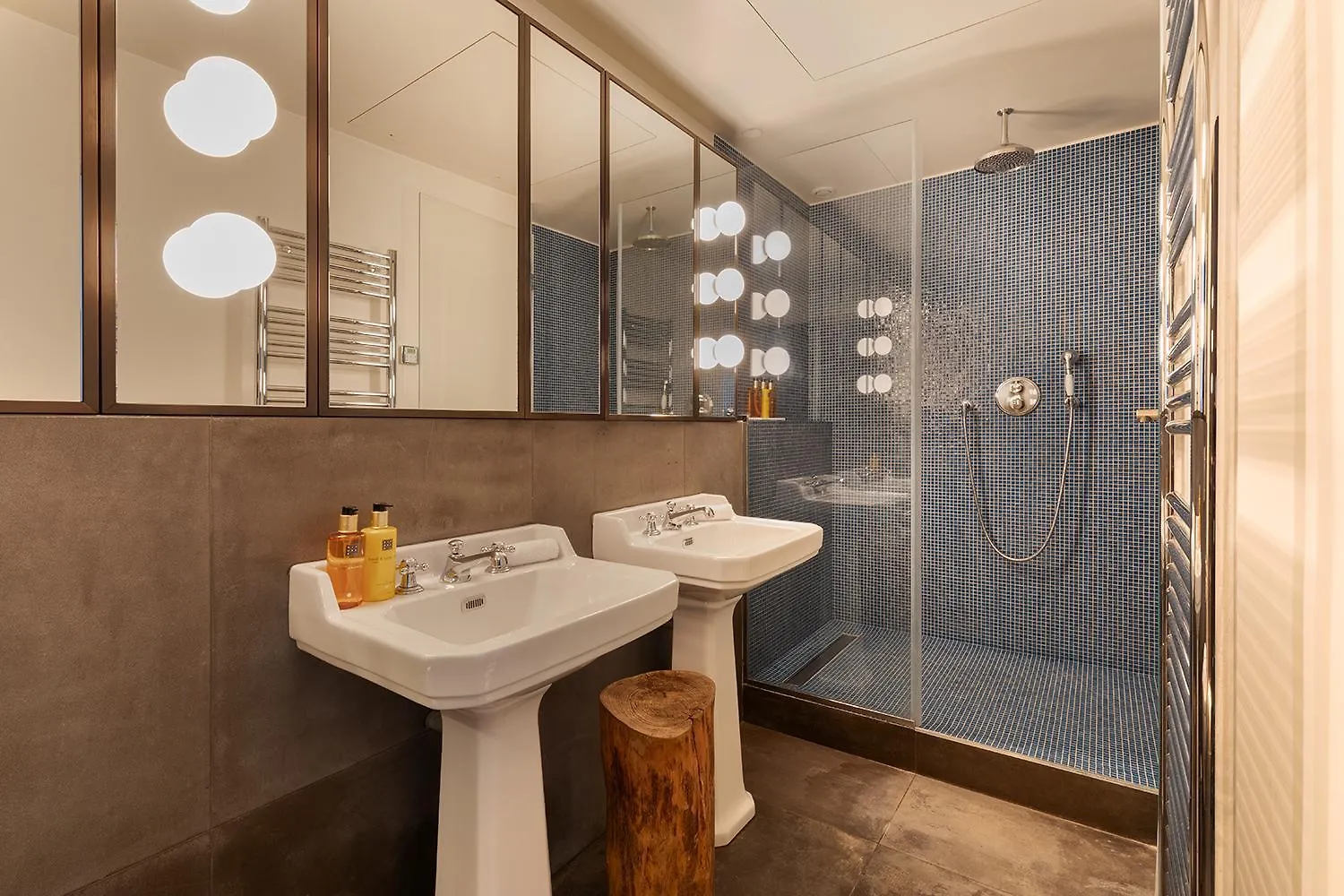 Oniri - Apartment In Montmartre - Robert Planquette Paris France
